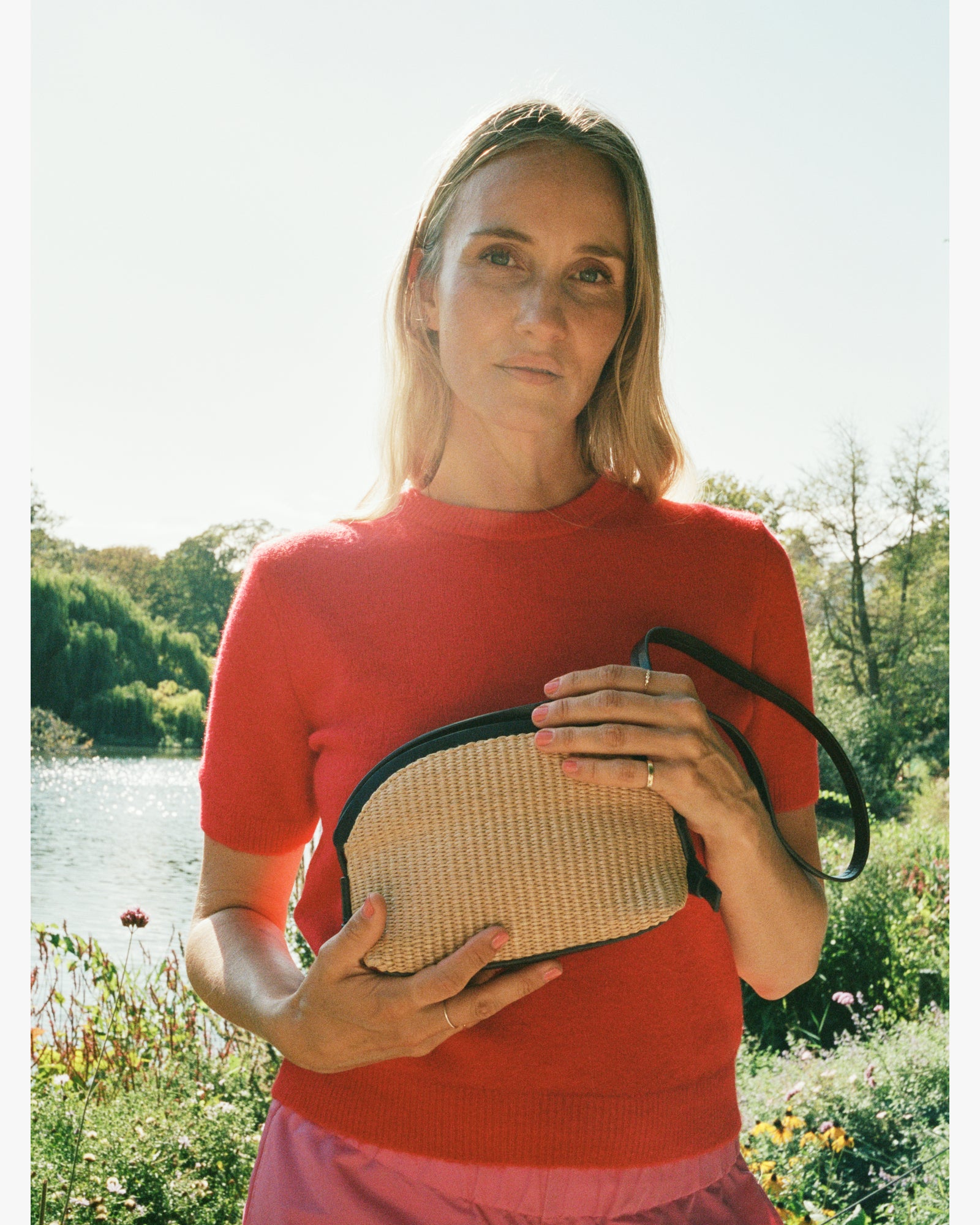 Small Woven Straw Crossbody Väska