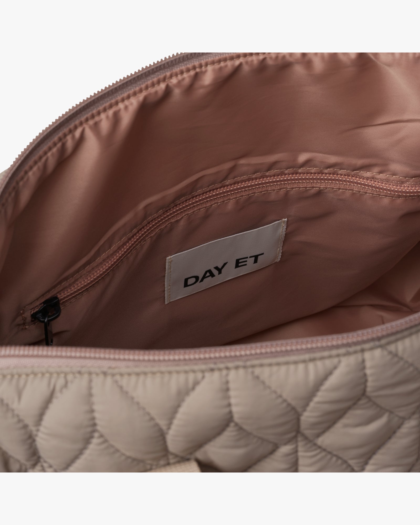Medium Quilted Twist Shopper Taske