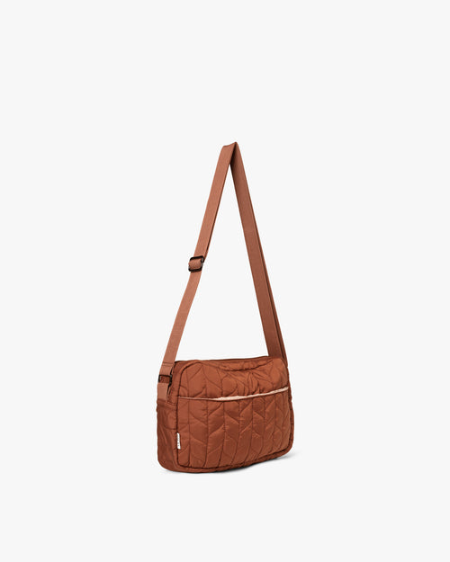 Medium Leaf Quilt Camera Crossbody Väska