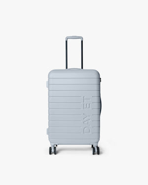 Medium 24" Tonal Logo Check-In Resväska