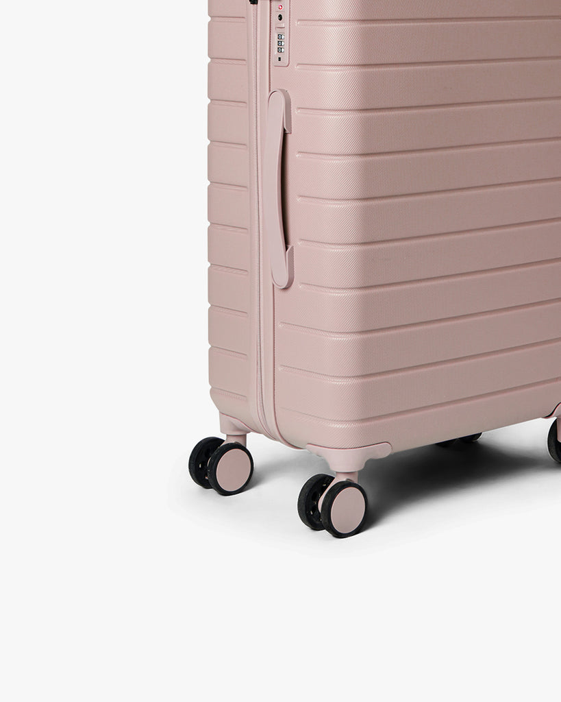 DAY ET Suitcase 2psWheels 24" 28"